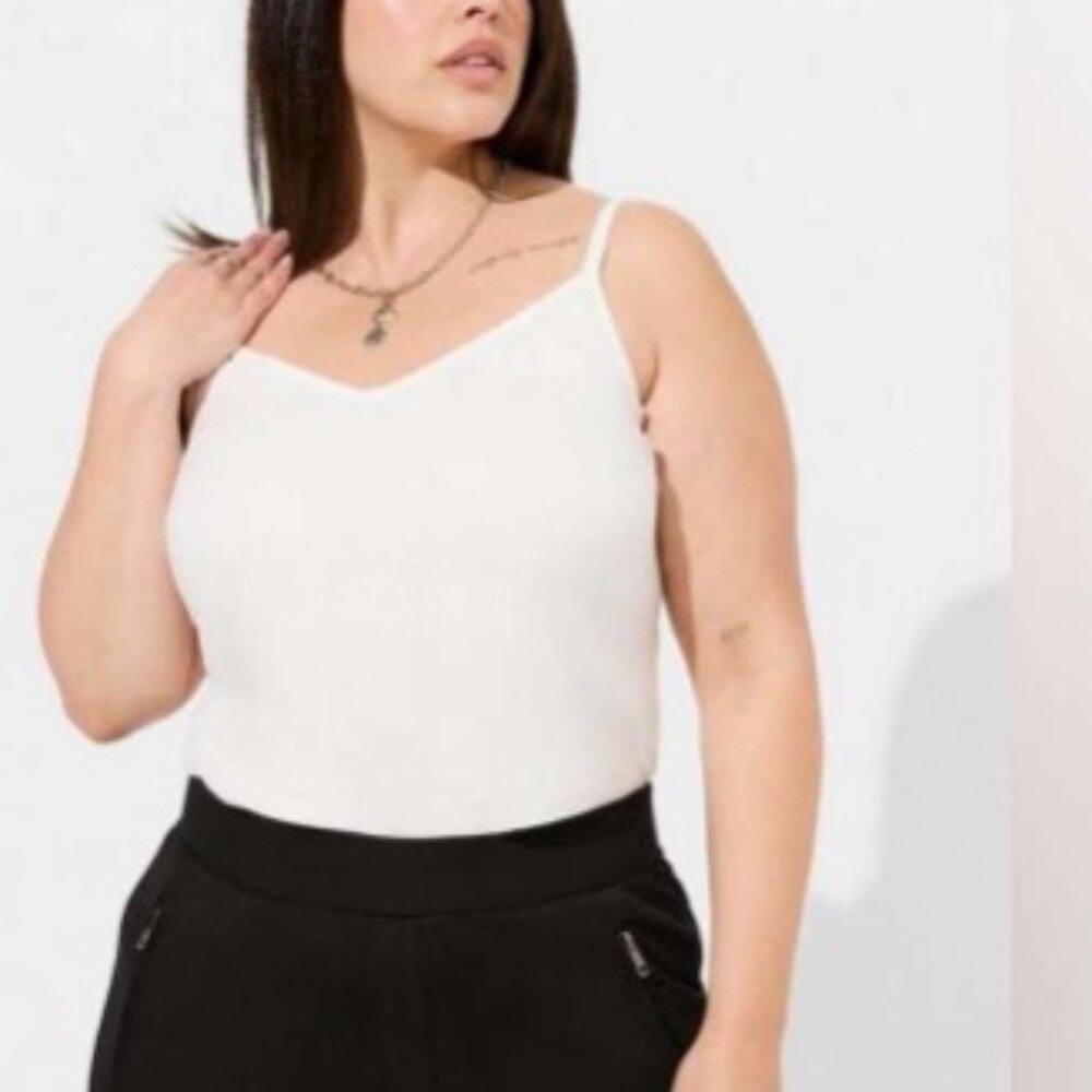 Torrid NWT size 4 (26W) Ava Stretch Challis Cami- Cloud Dancer